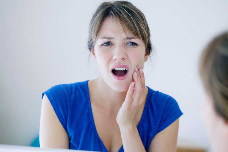 Woman with jaw pain 